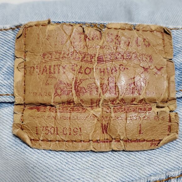 Vintage 90s Made USA Levi’s 501 Grunge Distressed Thrashed Light Wash 33x32 - Picture 11 of 11